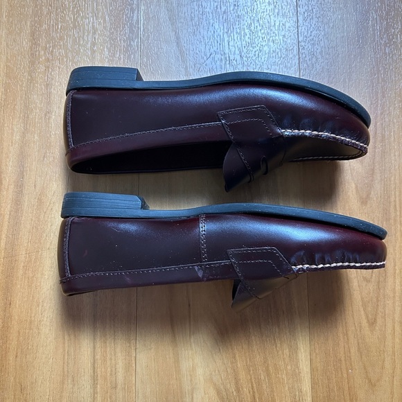 Eastland Women's Dark Brown Leather Moccasins Size 7W - Picture 3 of 16